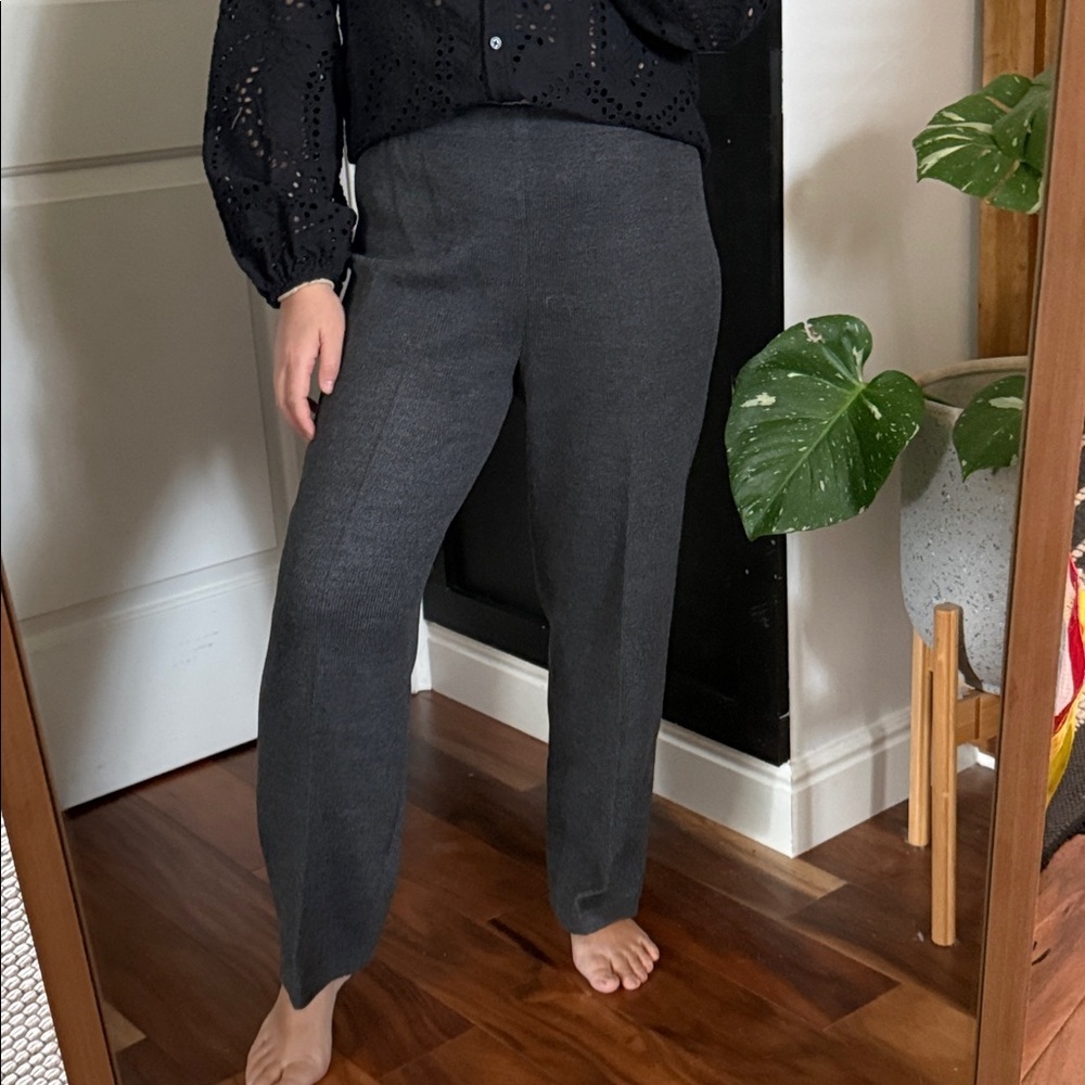 St. John Collection Satana Knit Pull on High Waisted Ankle Straight Leg Pants. S